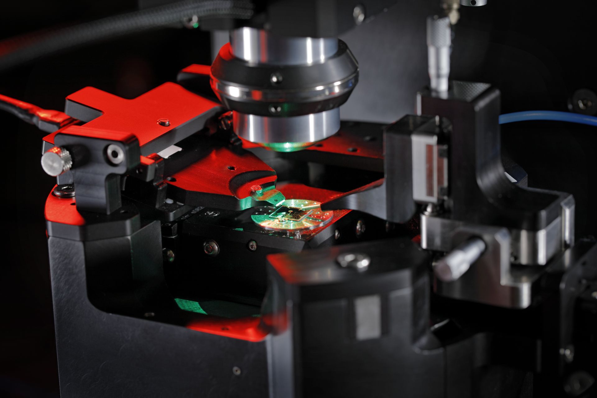 Nahaufnahme eines Quantenmagnetometers auf Basis von NV-Diamant